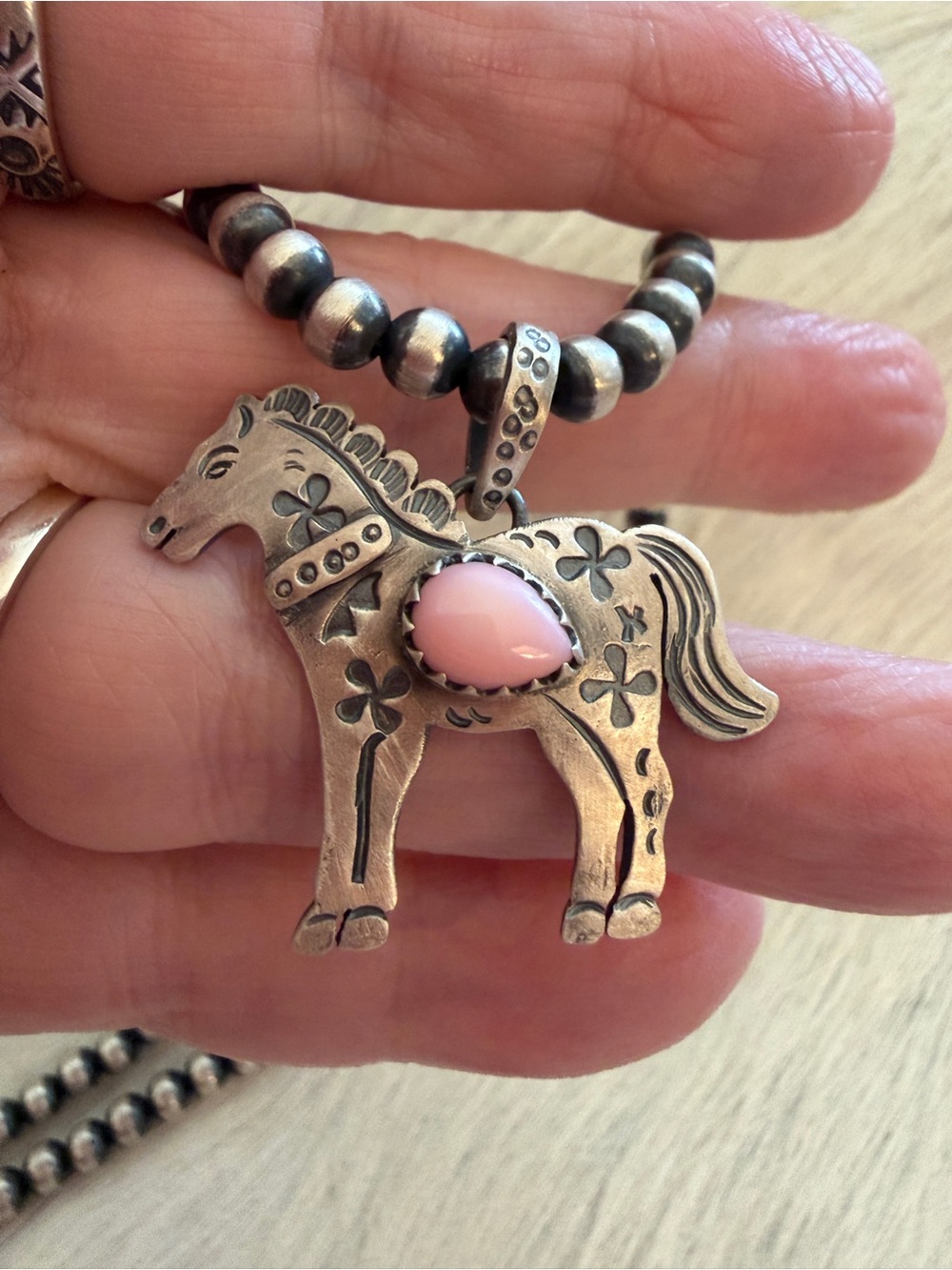 ❤️ Queen Pink Conch Hand Stamped Sterling 925 Decorative Horse Pendant 8mm Bail